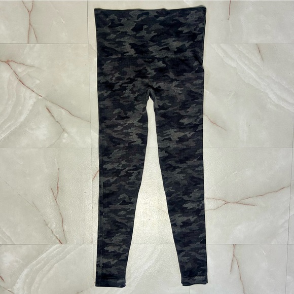 SPANX Camo Leggings Size Medium - Picture 4 of 6